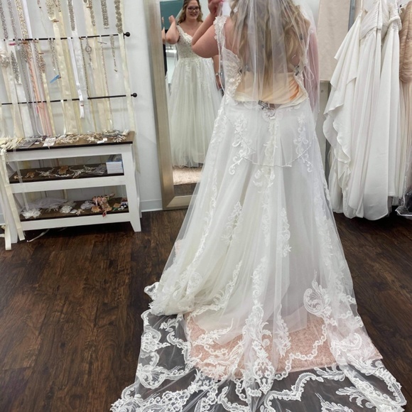 Wedding Dress - Picture 7 of 7